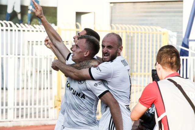 中国男篮亚预赛名单：赵继伟领衔 周琦未入选