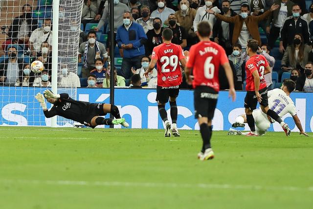 斯诺克世锦赛：吴宜泽晋级16强 范争一憾负肖恩·墨菲